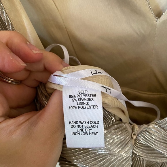 Lulus Turn Up Silver Metallic Pleated V-Neck Culotte Jumpsuit Size S NWT - Picture 10 of 11